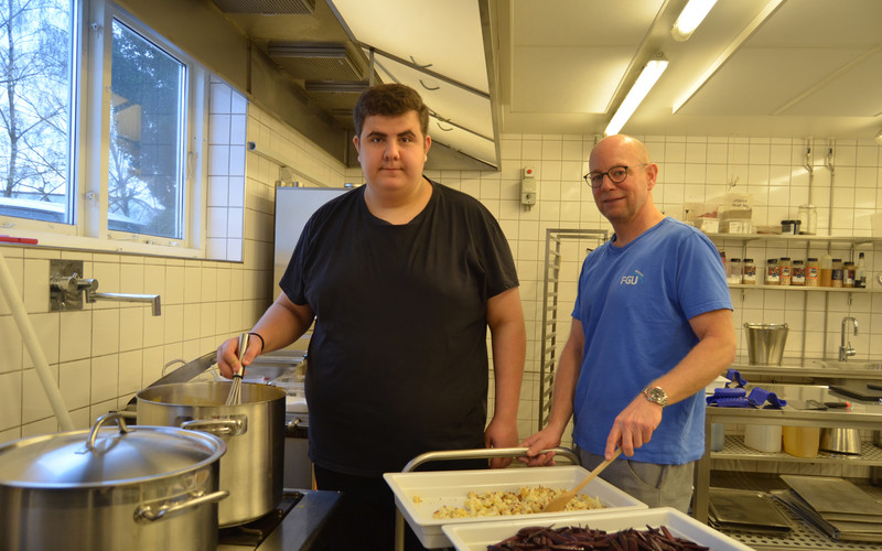 FGU-lærer Morten Eistrup med eleven Koray Korkmaz